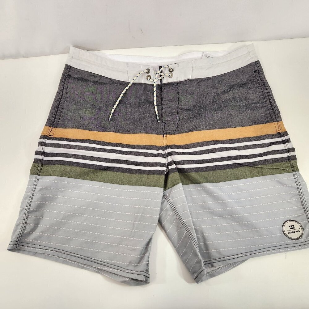 Mens Billabong Board Shorts Size 34
